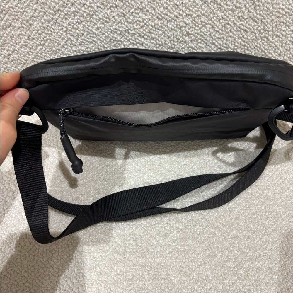Bellroy Charcoal Belt Bag - Picture 3 of 11